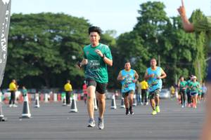 BIB: 439
                            <button type="button" onclick="openModal(5172945)" class="btn btn-primary btn-sm float-right btn-popup" data-toggle="modal" data-target=".modal-high-quality">
                        <i class="fas fa-shopping-cart"></i> Add to Cart
                    </button>
                                            <button type="button" onclick="isThisMe(5172945, true)" class="btn btn-success btn-sm float-right btn-popup btn-isme hidden" data-toggle="tooltip" data-placement="bottom" title="นี่คือรูปของคุณใช่ไหม คลิกที่นี่เพื่อเอาเข้าอัลบั้ม">
                        <i class="fas fa-plus"></i> Add to album
                    </button>
                    <button type="button" onclick="isThisMe(5172945, false)" class="btn btn-warning btn-sm float-right btn-popup btn-isnotme hidden">
                        <i class="fas fa-ban"></i> Remove from album
                    </button>